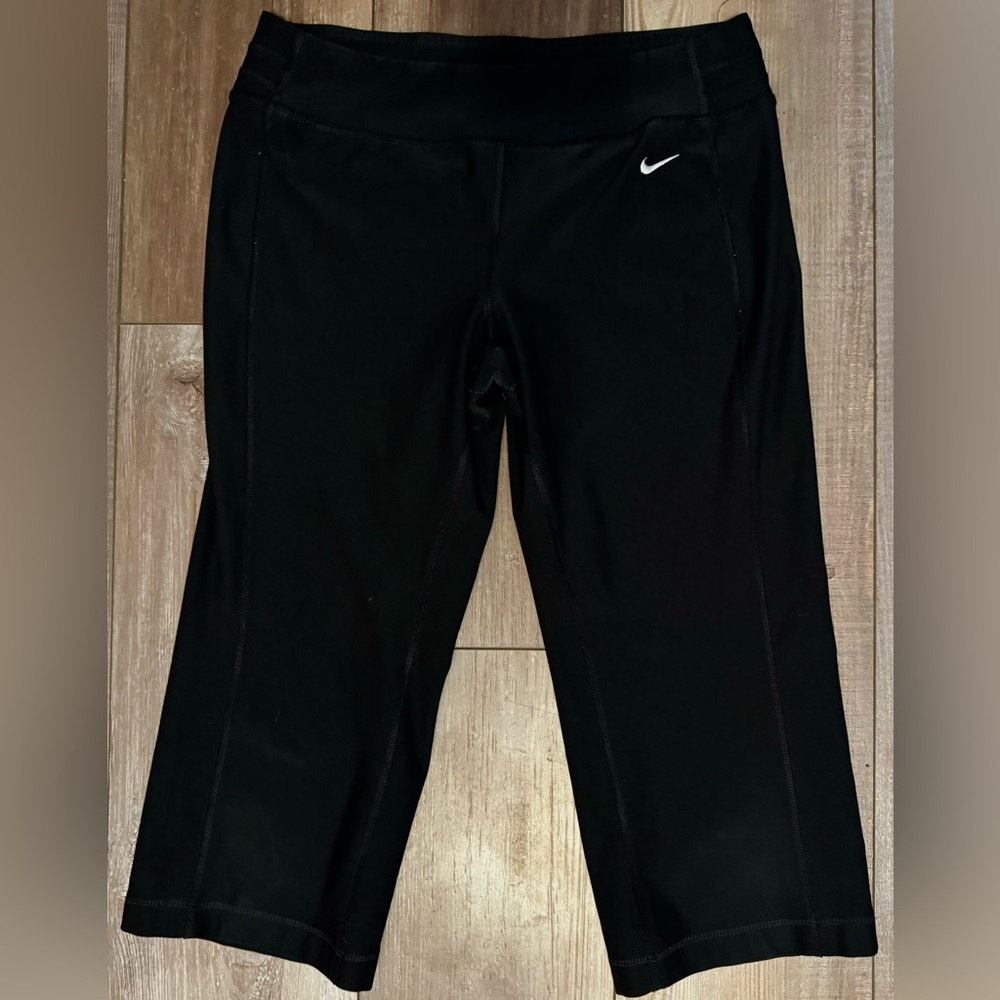 Nike Fit Dry Women’s Leggings Capri Khaki Wide Leg Activewear Black Small S A70